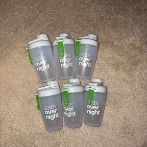 Overnight Oats shakers unused